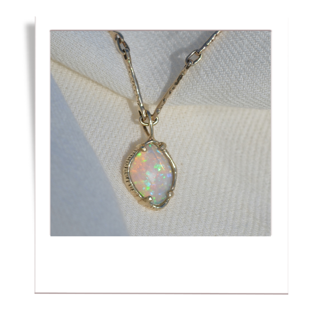 wello opal pendant