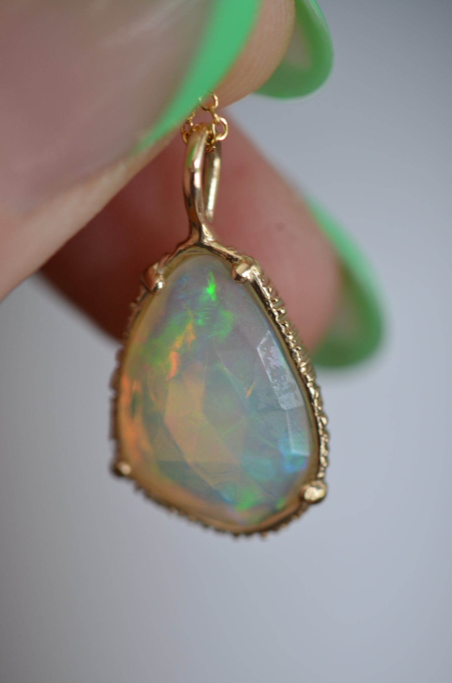 Wello Opal Pendant