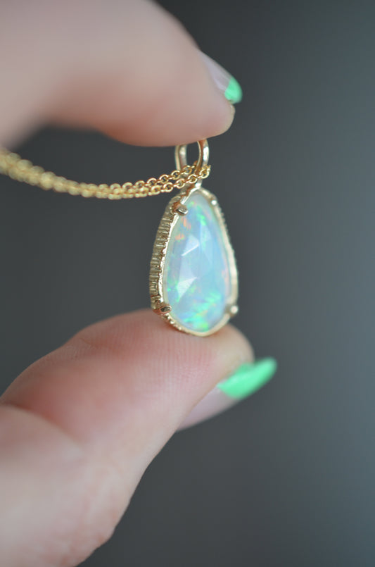 Wello Opal Pendant